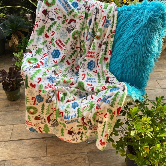 CHRISTMAS Berkshire SNOOPY "Frosty Forest" VelvetSoft Home Throw Blanket Collect - Picture 2 of 4